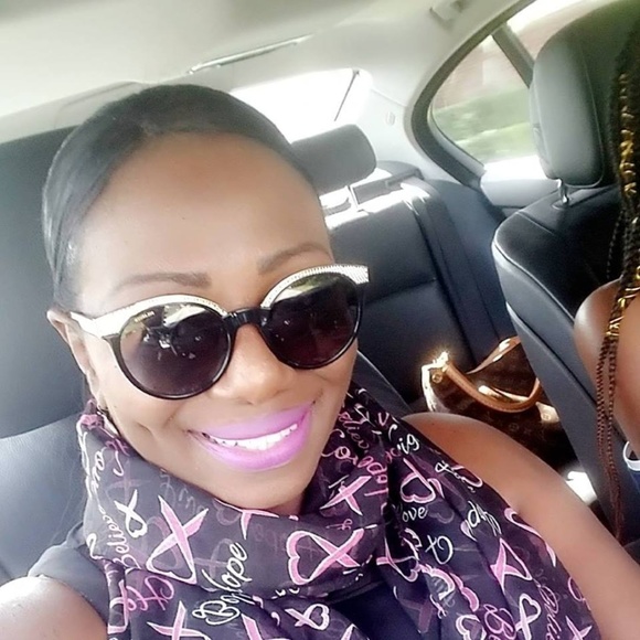 Meet your Posher, Celena - Picture 4 of 8